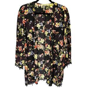 Liberty Love Women’s XL Black Flowery Kimono
